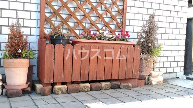 23/30 エントランス