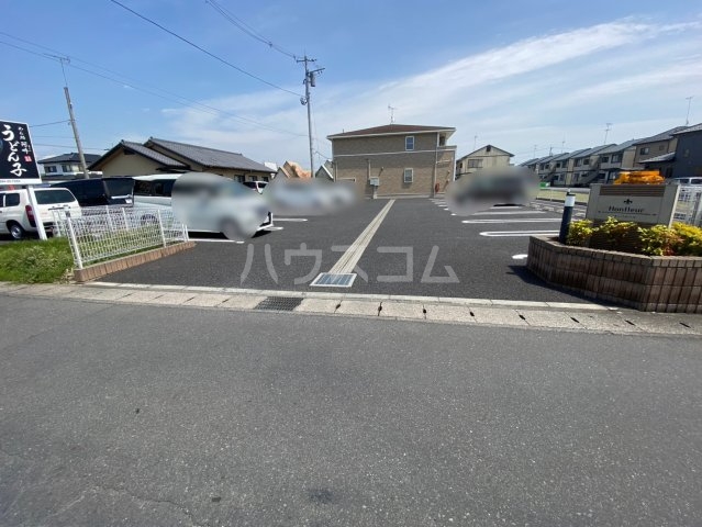 27/30 駐車場