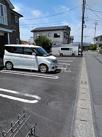 21/28 駐車場