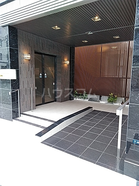 23/30 エントランス