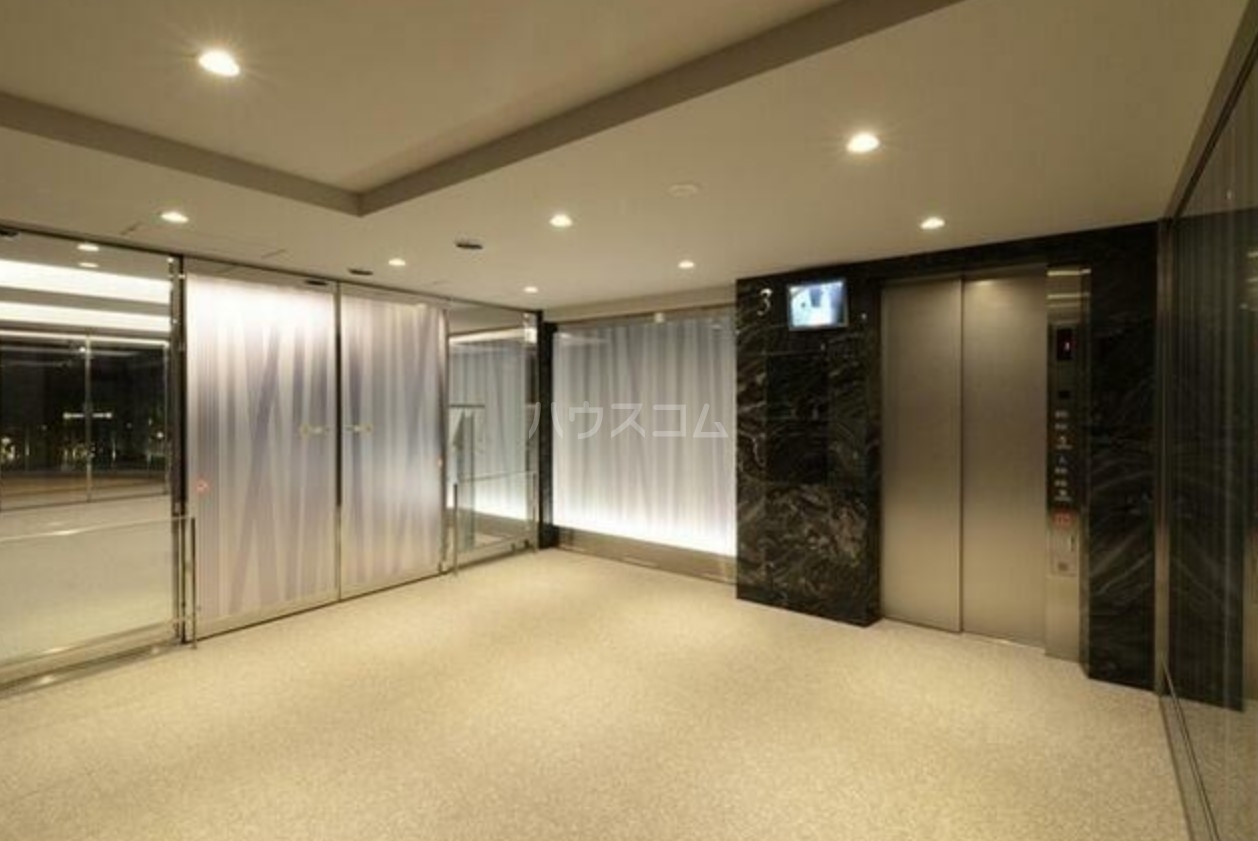 16/21 エントランス