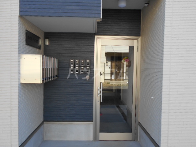 16/23 エントランス