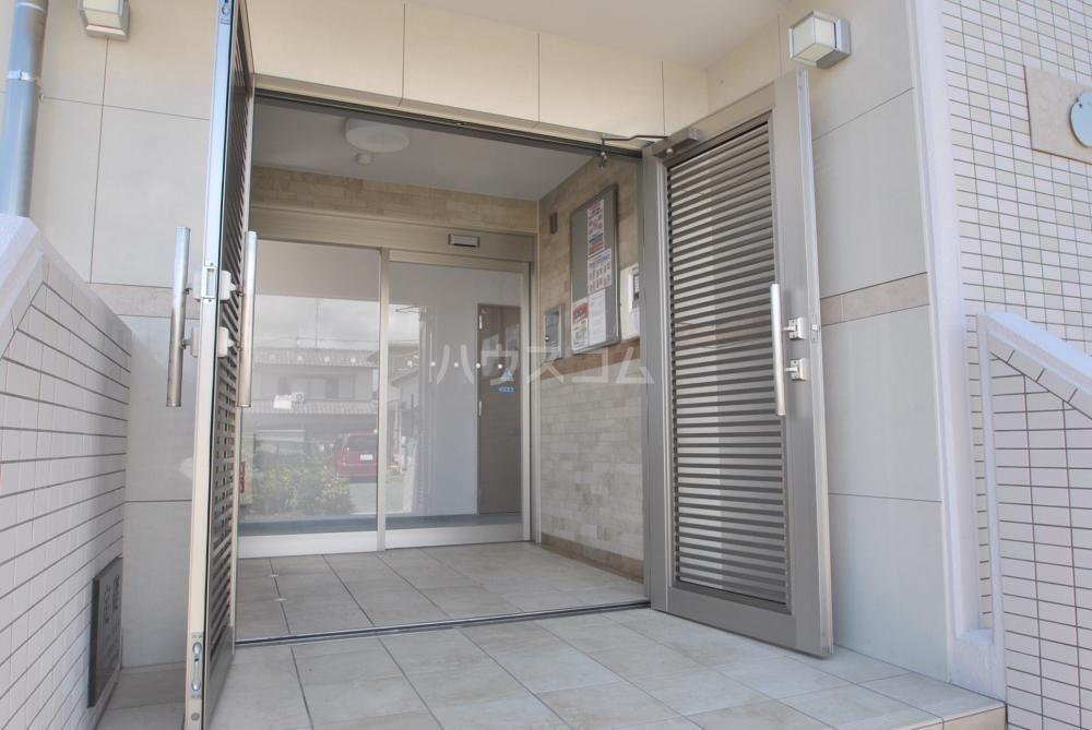 25/30 エントランス