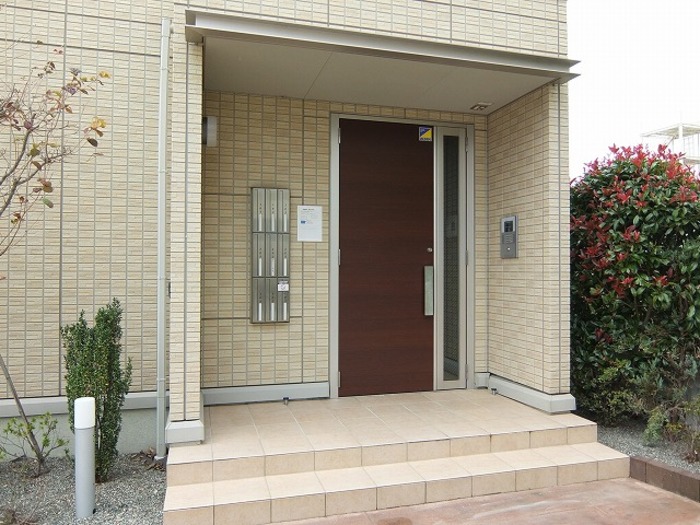 19/30 エントランス