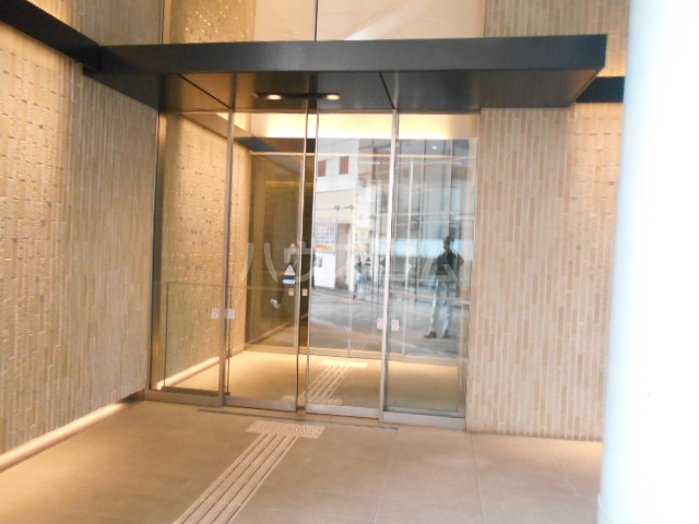 28/30 エントランス