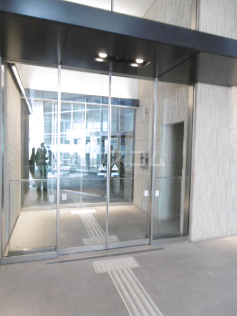 27/30 エントランス