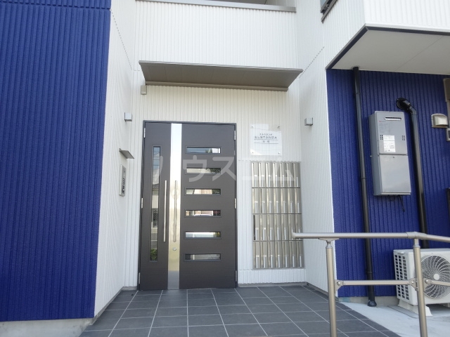 21/30 エントランス