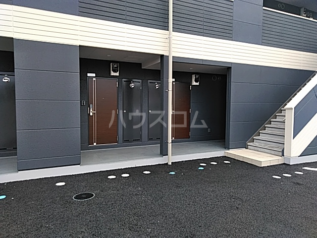 23/28 エントランス