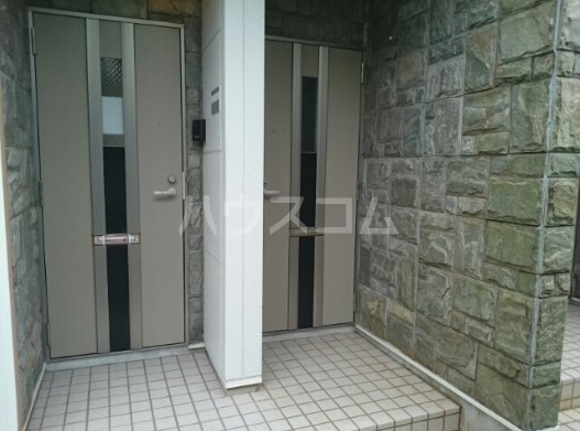 24/30 エントランス