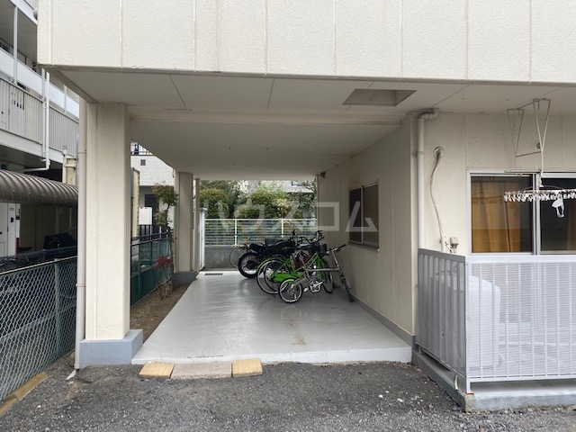 24/30 エントランス