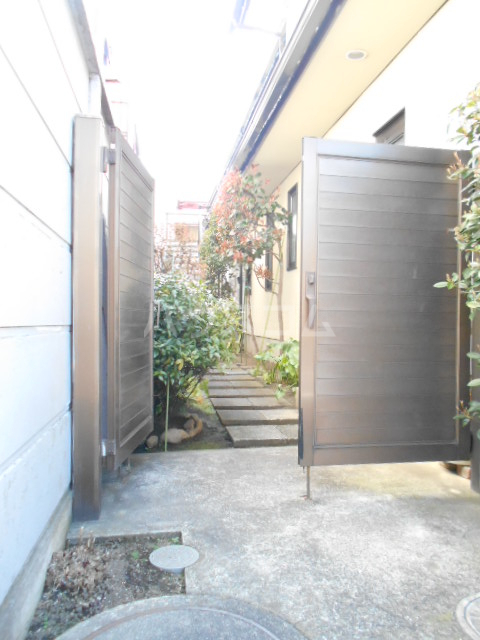 26/30 エントランス