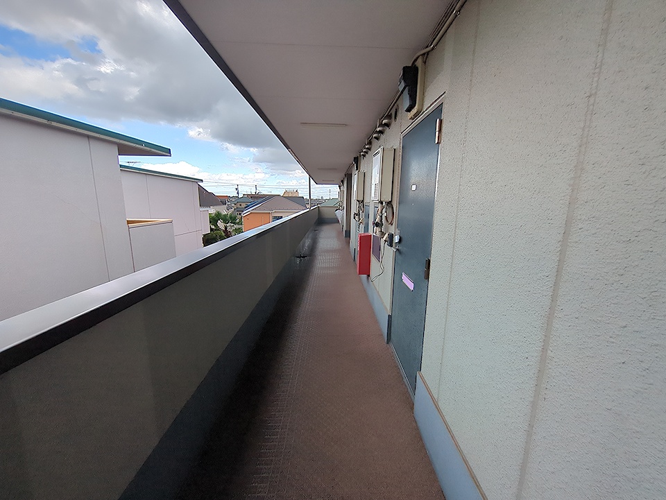 24/30 エントランス