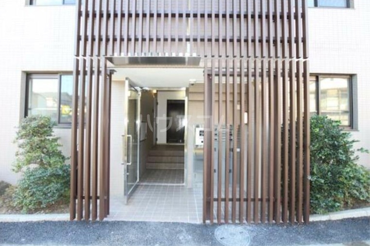 18/30 エントランス