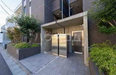 16/19 エントランス