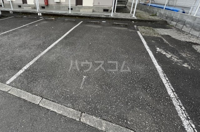 18/28 駐車場
