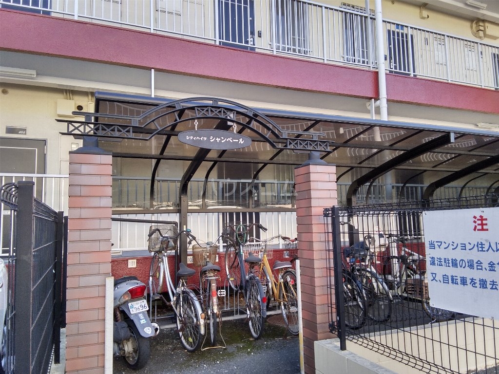 16/25 エントランス