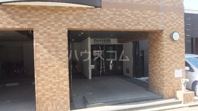 23/28 エントランス