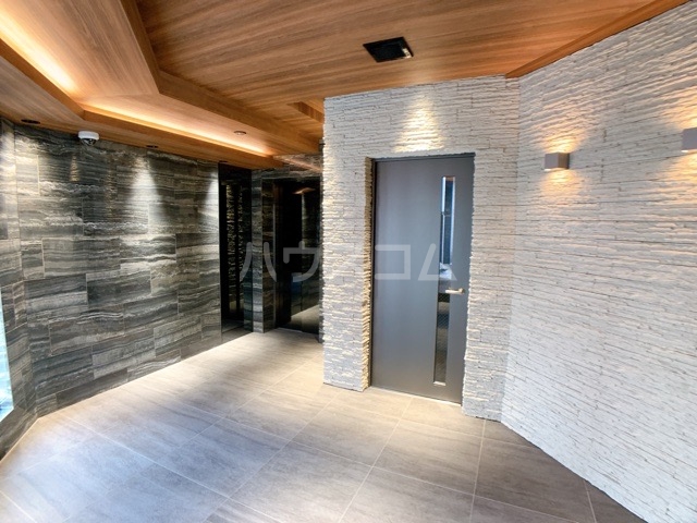 24/30 エントランス