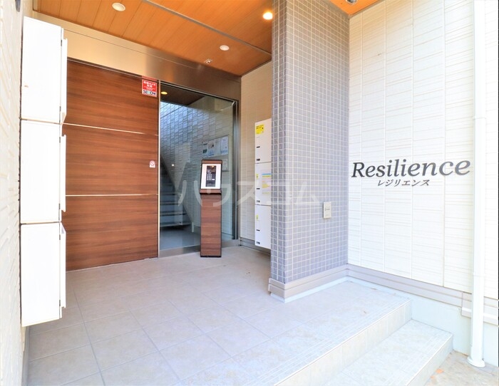 24/30 エントランス