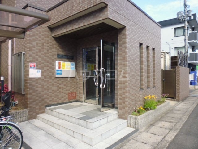 18/28 エントランス