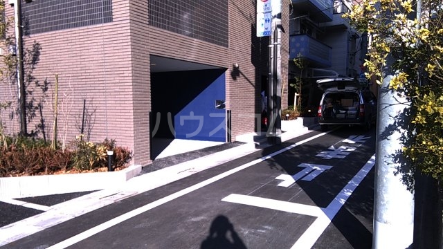 24/30 エントランス