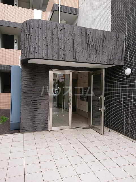 28/30 エントランス