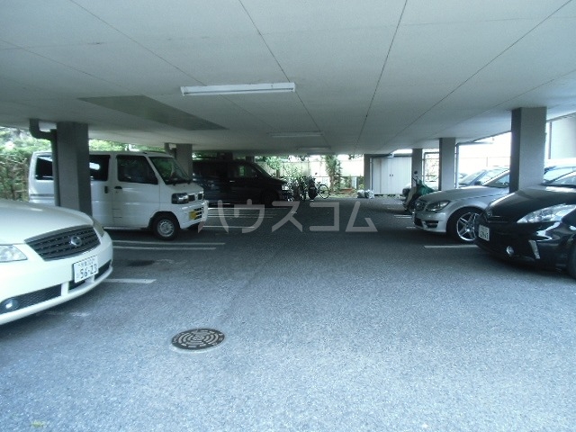 23/30 駐車場