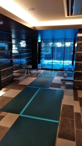 25/30 エントランス