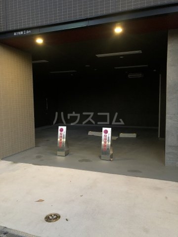 18/27 駐車場
