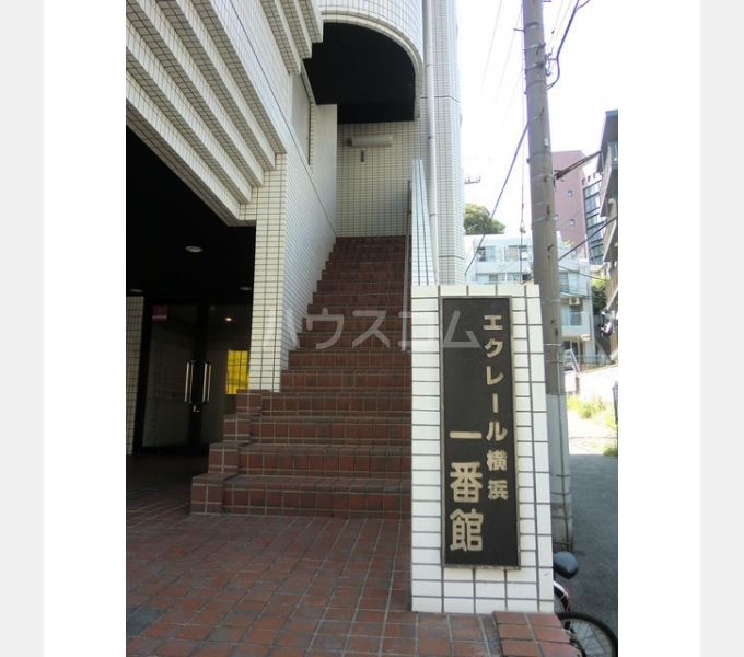 19/27 エントランス