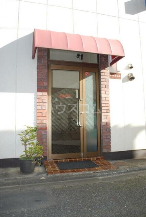 23/25 エントランス