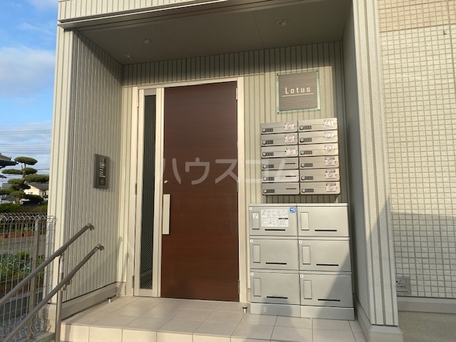 28/30 エントランス