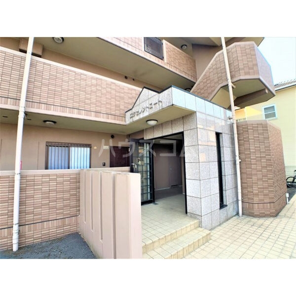 24/30 エントランス