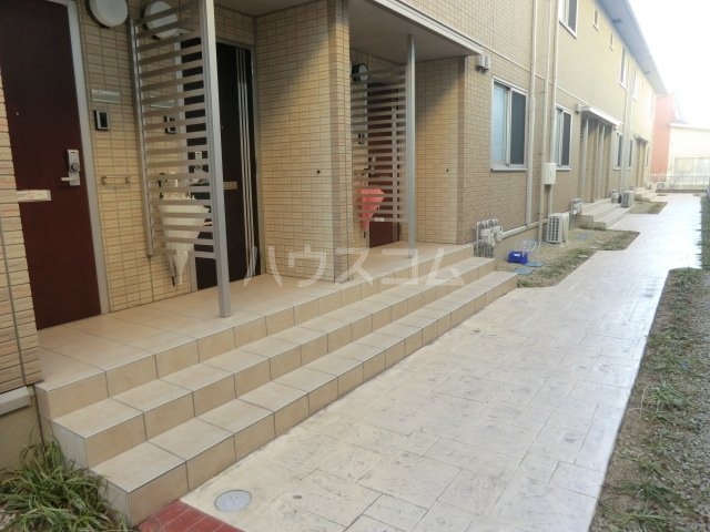 20/30 エントランス