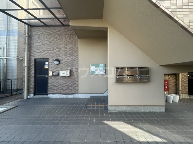 20/23 エントランス