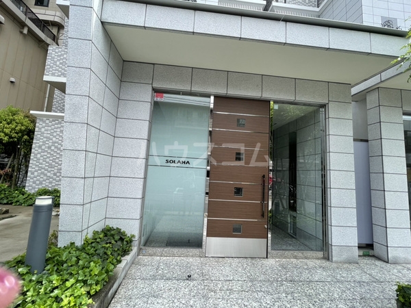 19/27 エントランス