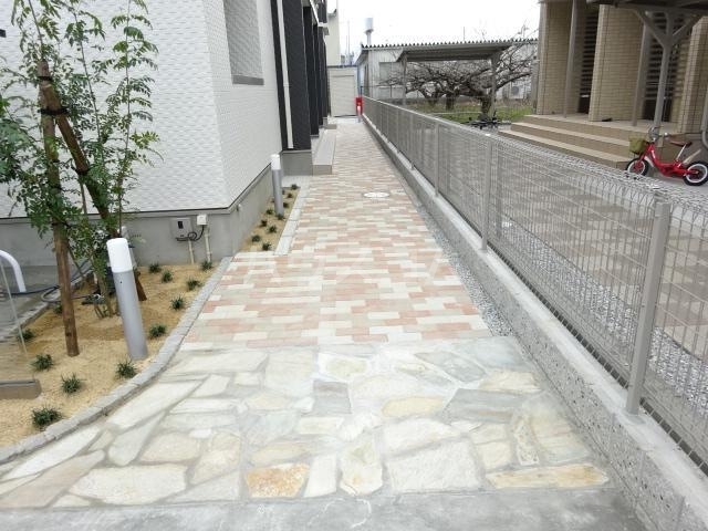 23/30 エントランス