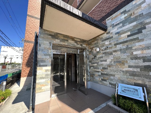 28/30 エントランス