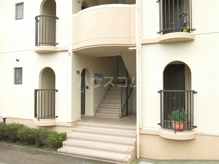 18/26 エントランス