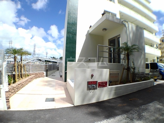 14/18 エントランス