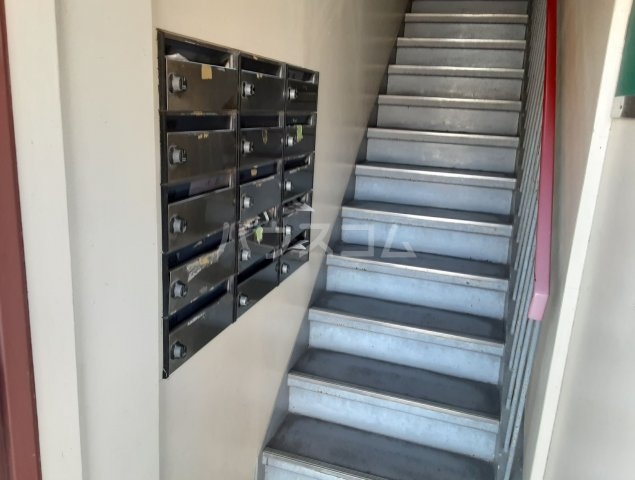 25/30 エントランス