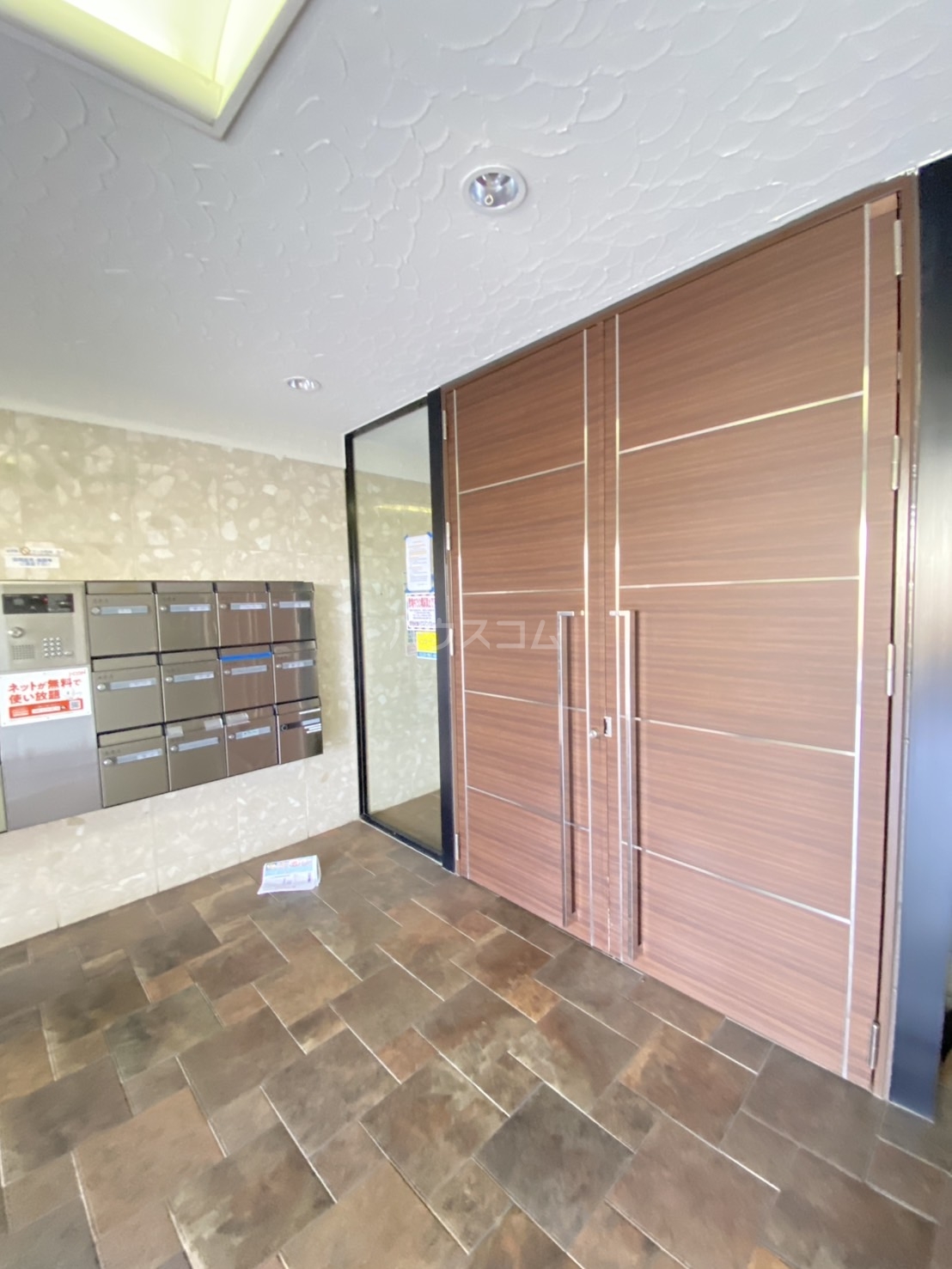 23/30 エントランス