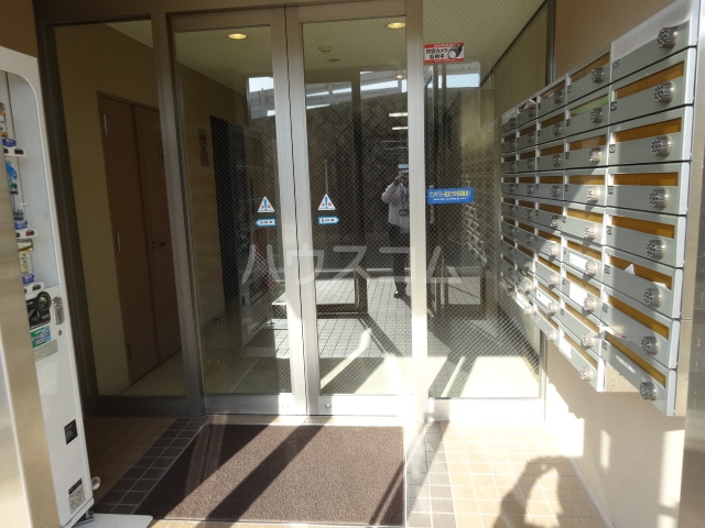 23/30 エントランス