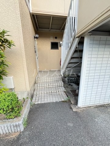 24/30 エントランス