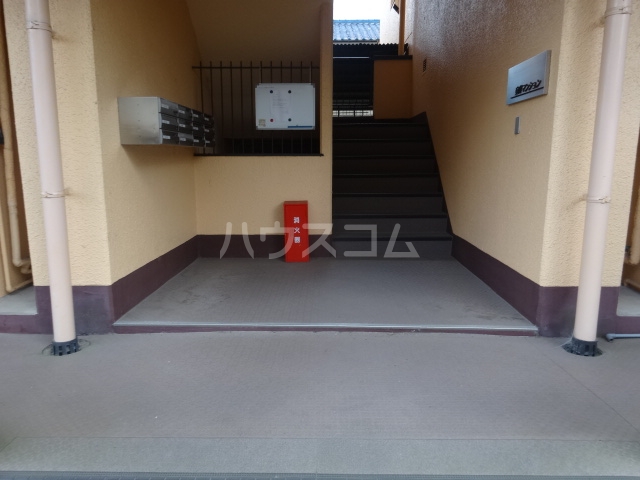 25/30 エントランス