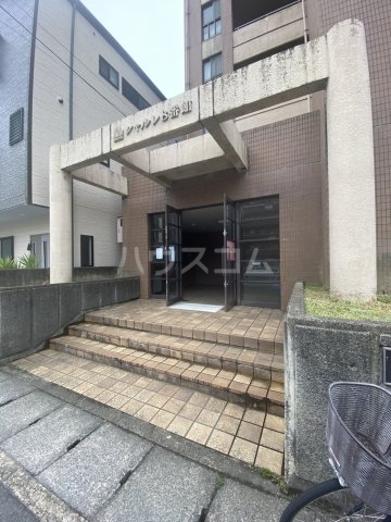 22/30 エントランス