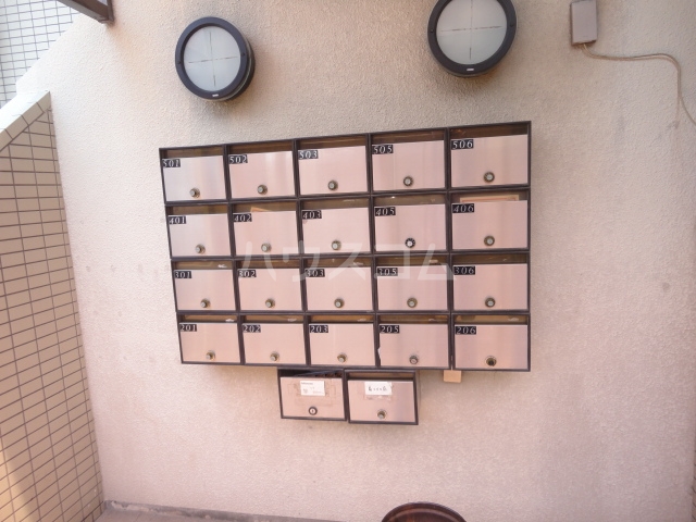 22/30 エントランス