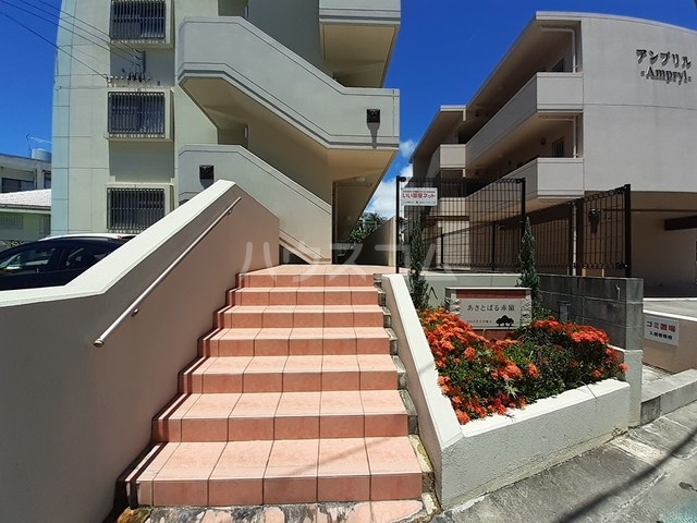 15/21 エントランス