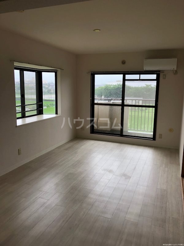 16/23 エントランス