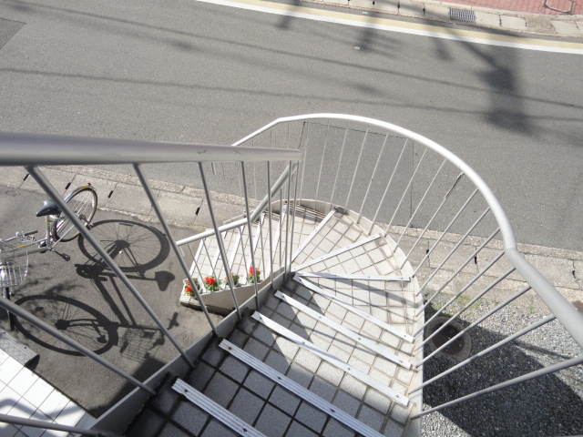 24/30 エントランス